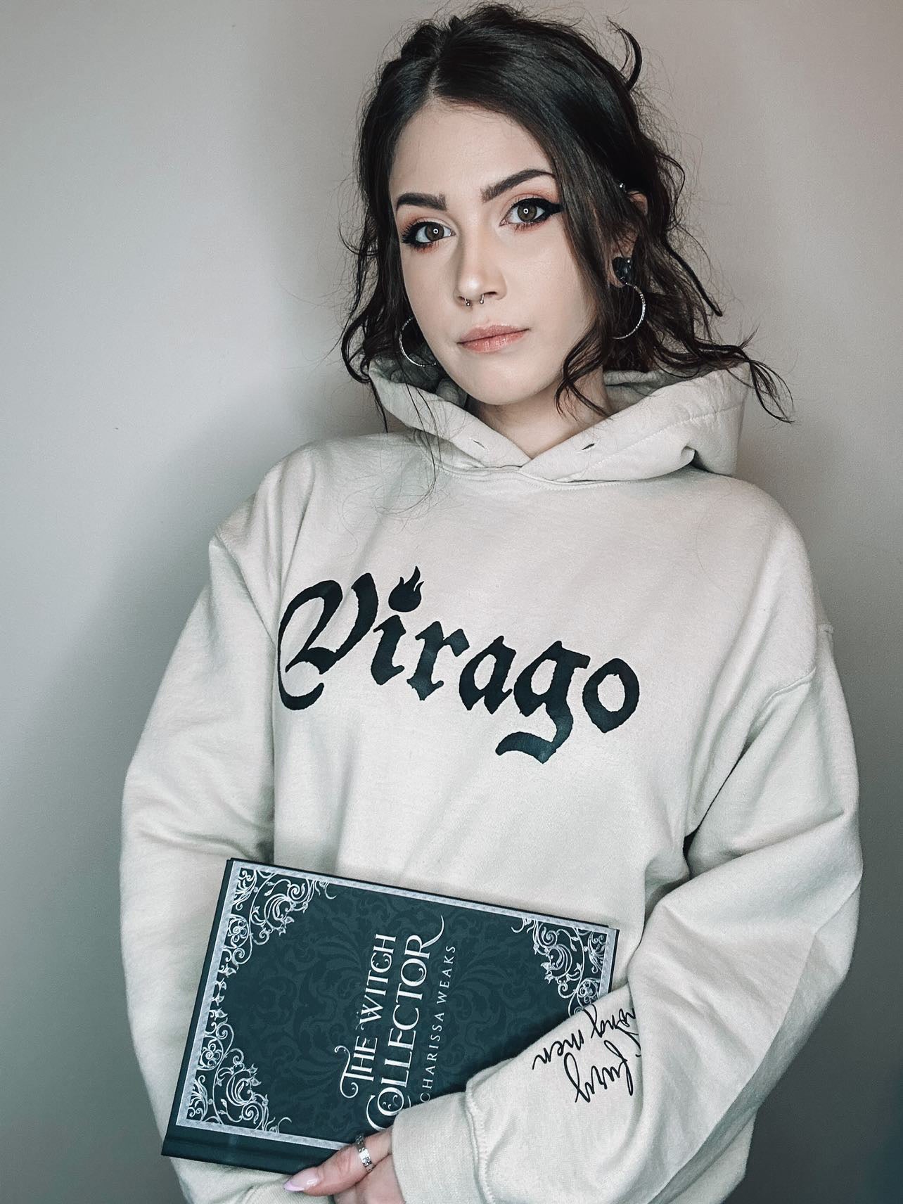Virago - Hoodie - Licensed